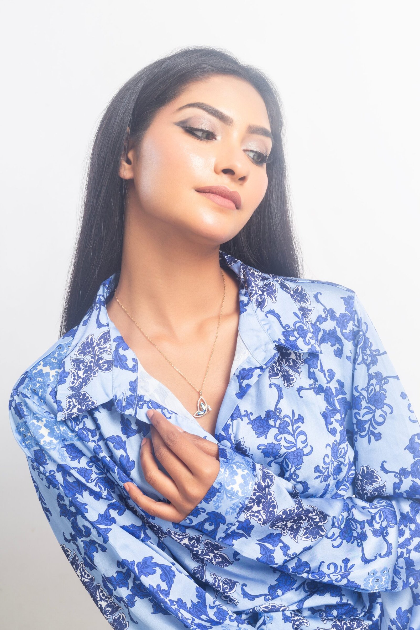UNIHLC Celestial Blue Wings Necklace - Image 4