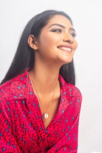 UNIHLC Golden Loop Drape Necklace