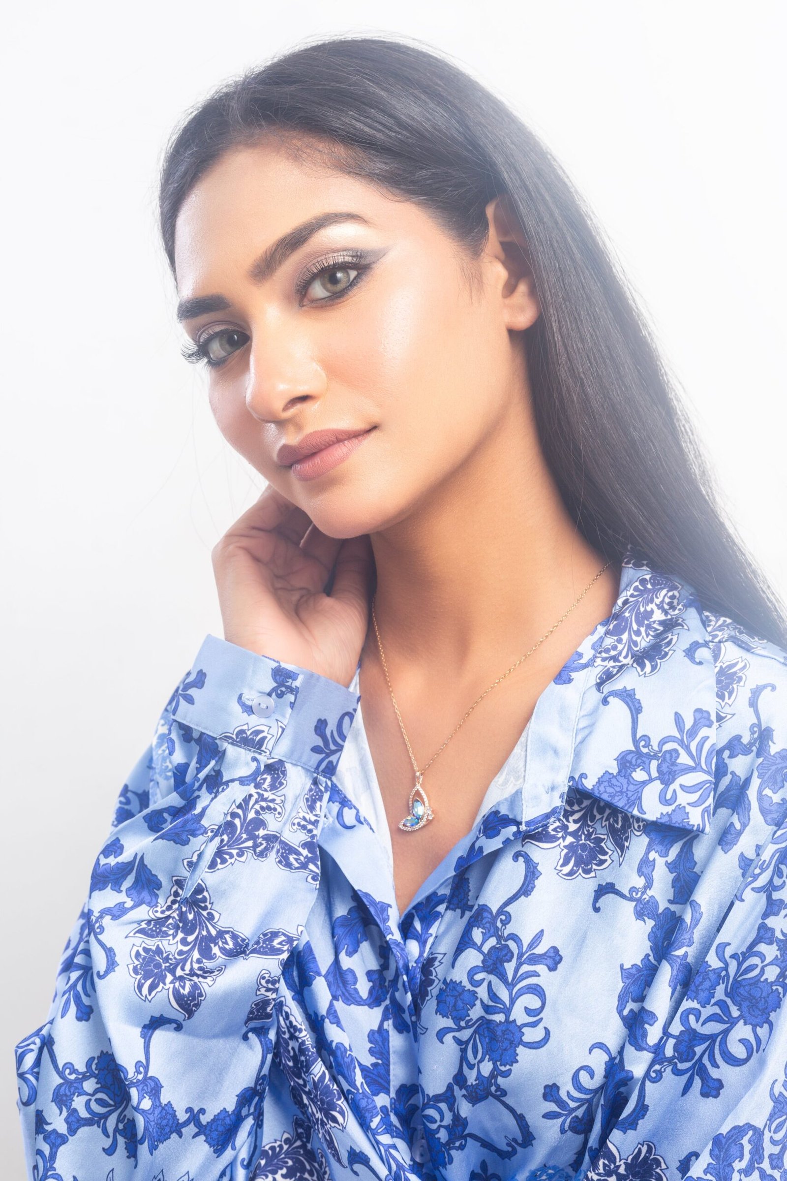 UNIHLC Celestial Blue Wings Necklace - Image 3