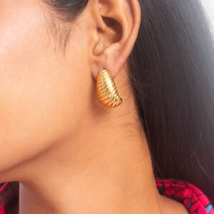UNIHLC Golden Shell Studs