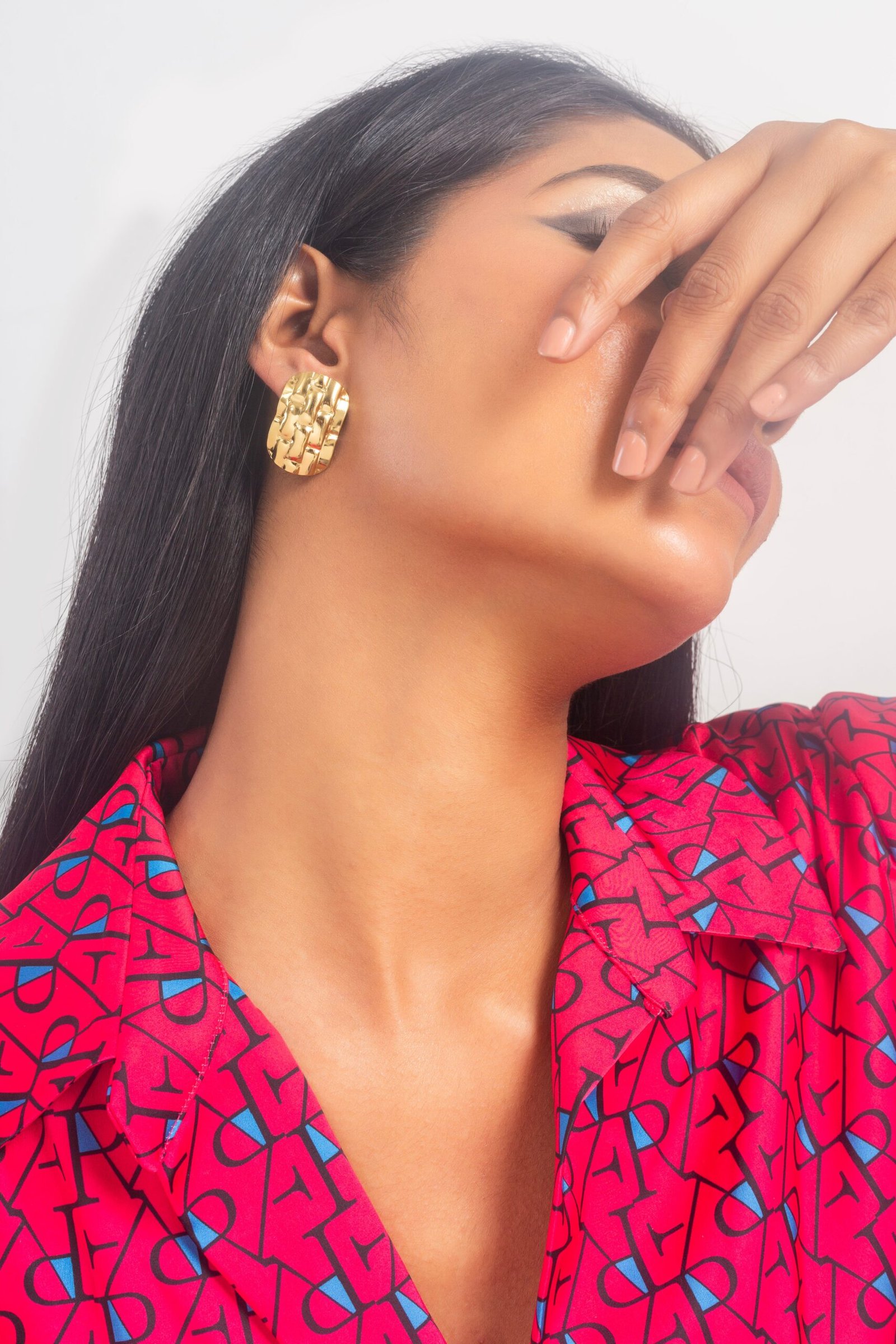 UNIHLC Gold Square Earrings - Image 2