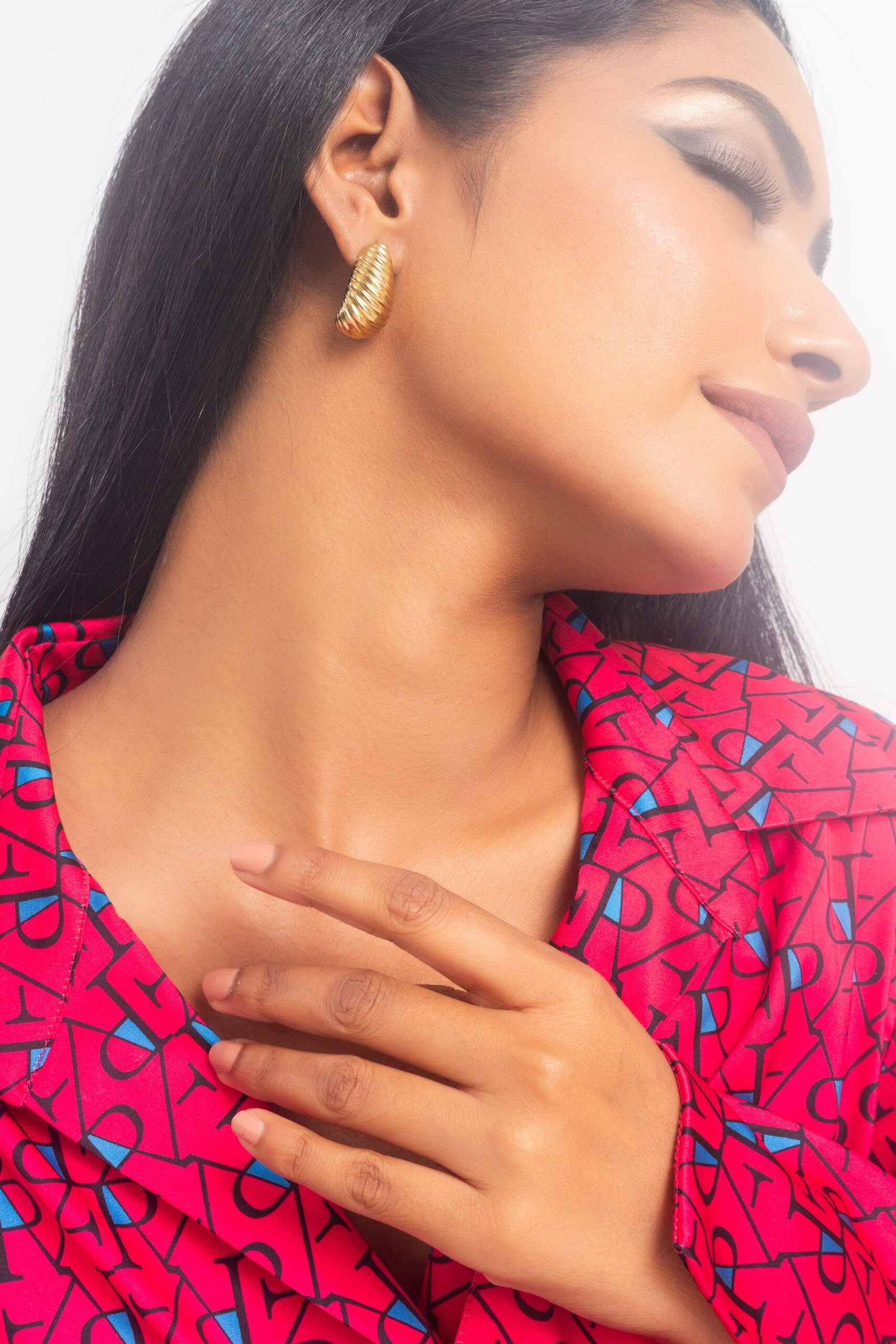 UNIHLC Golden Shell Studs - Image 2