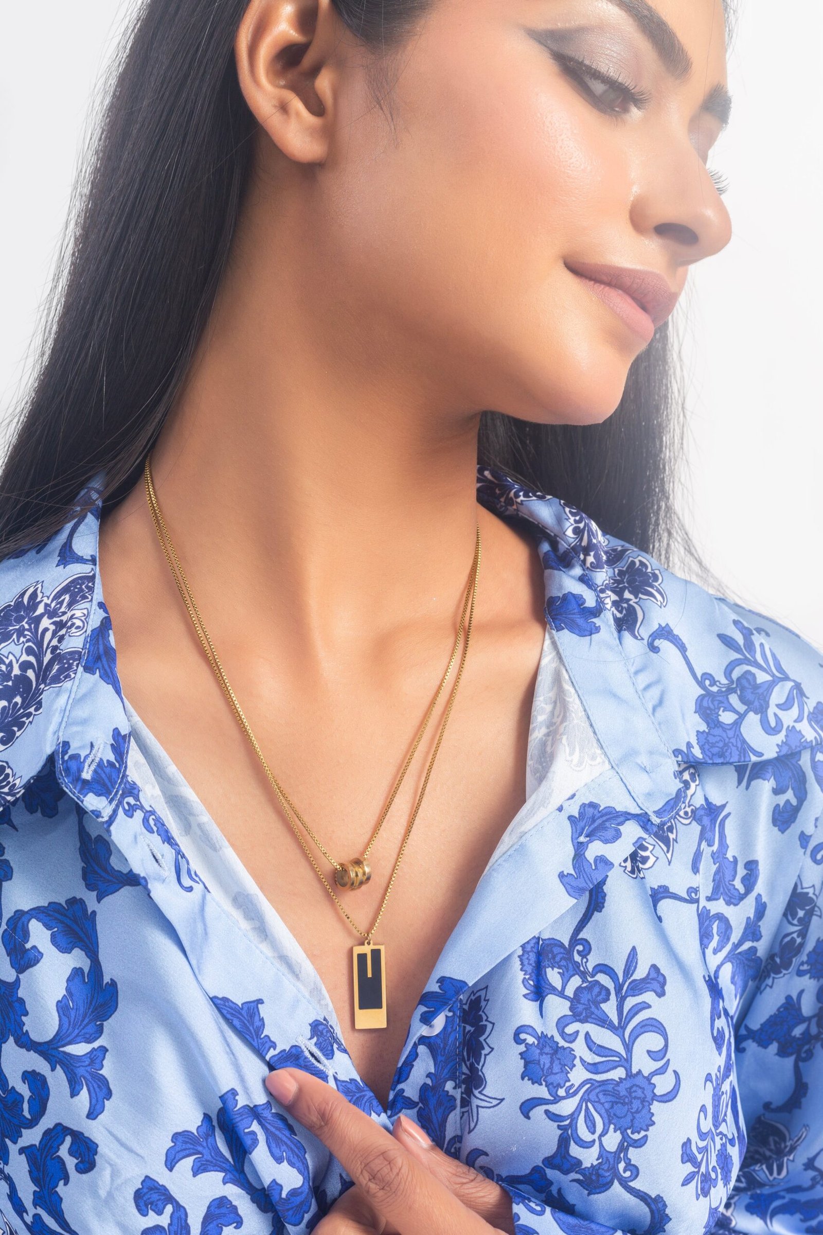 UNIHLC Double Layer Golden Neckpiece - Image 2
