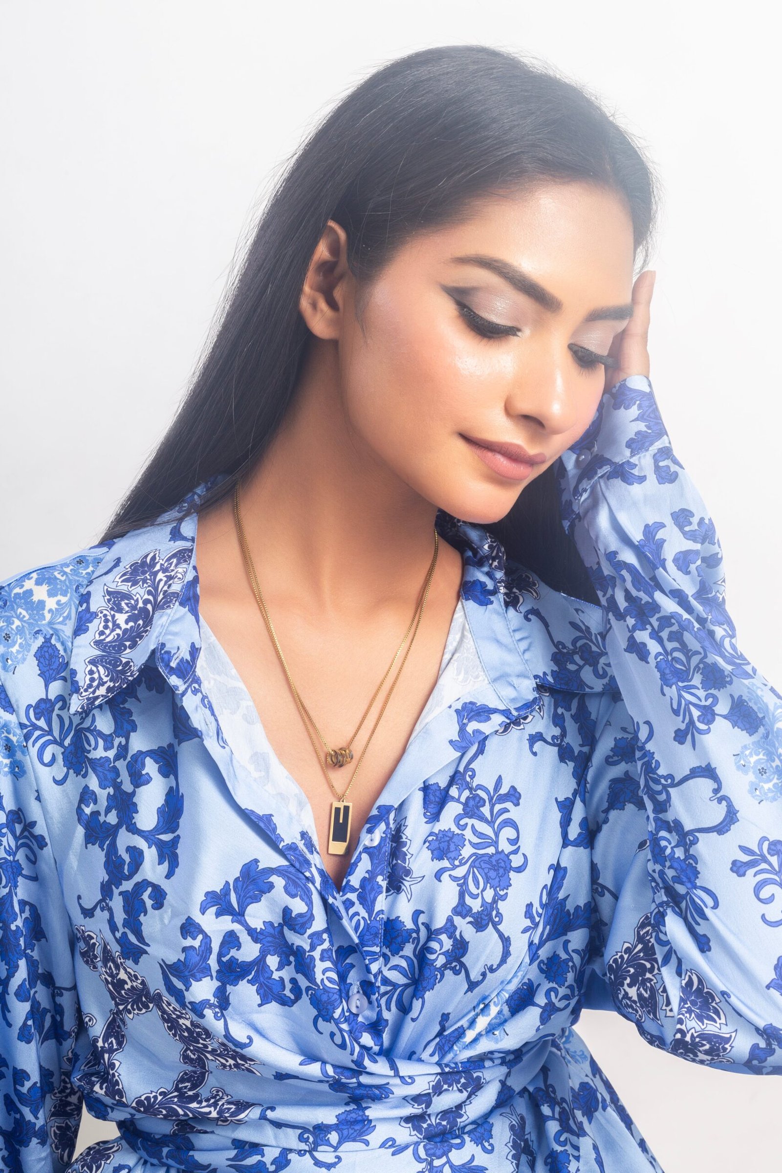 UNIHLC Double Layer Golden Neckpiece - Image 3