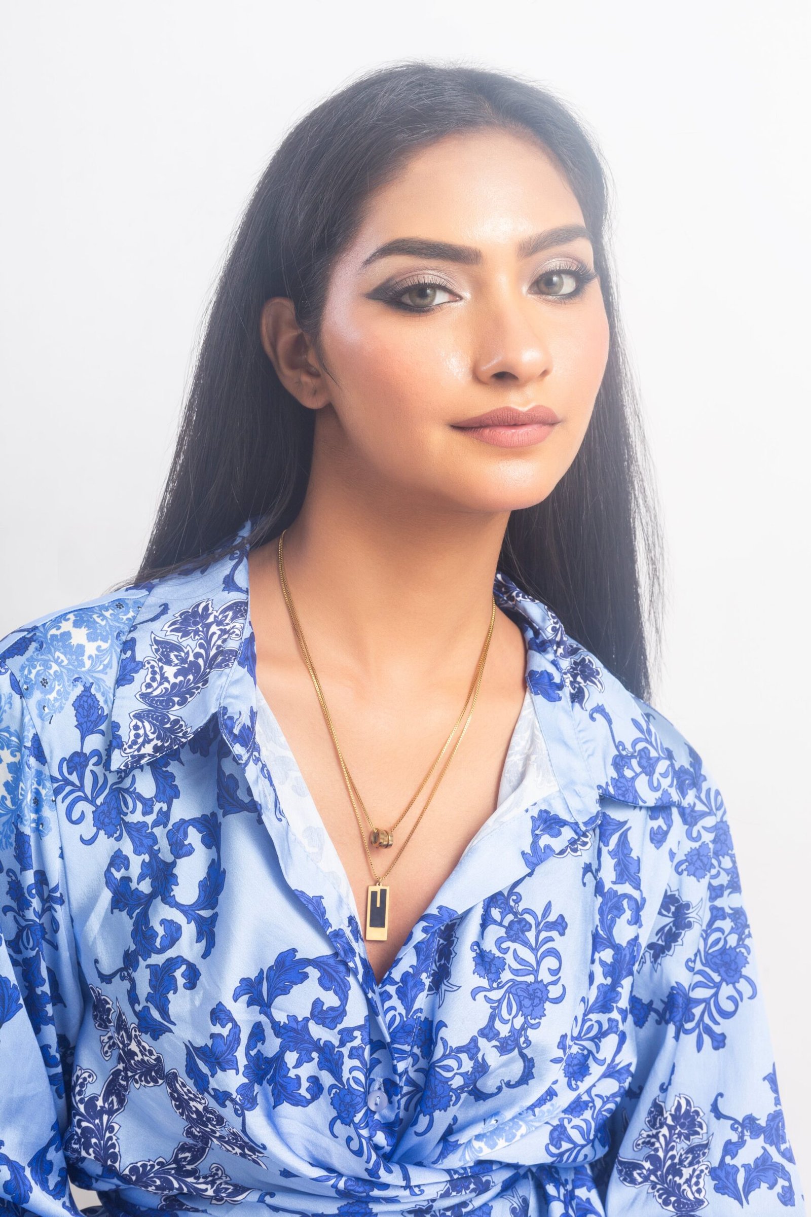 UNIHLC Double Layer Golden Neckpiece - Image 4