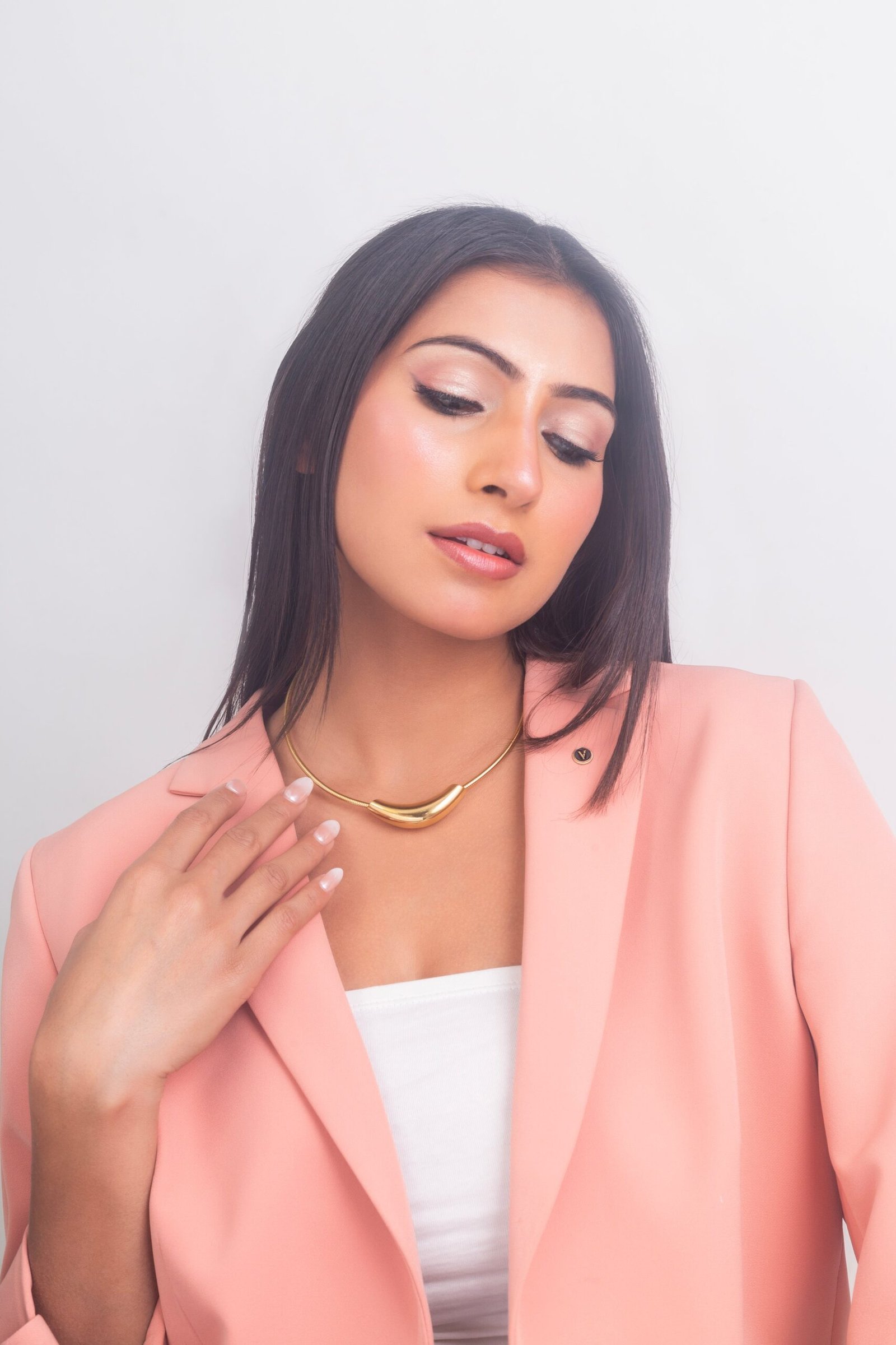 UNIHLC Golden Curve Necklace - Image 3