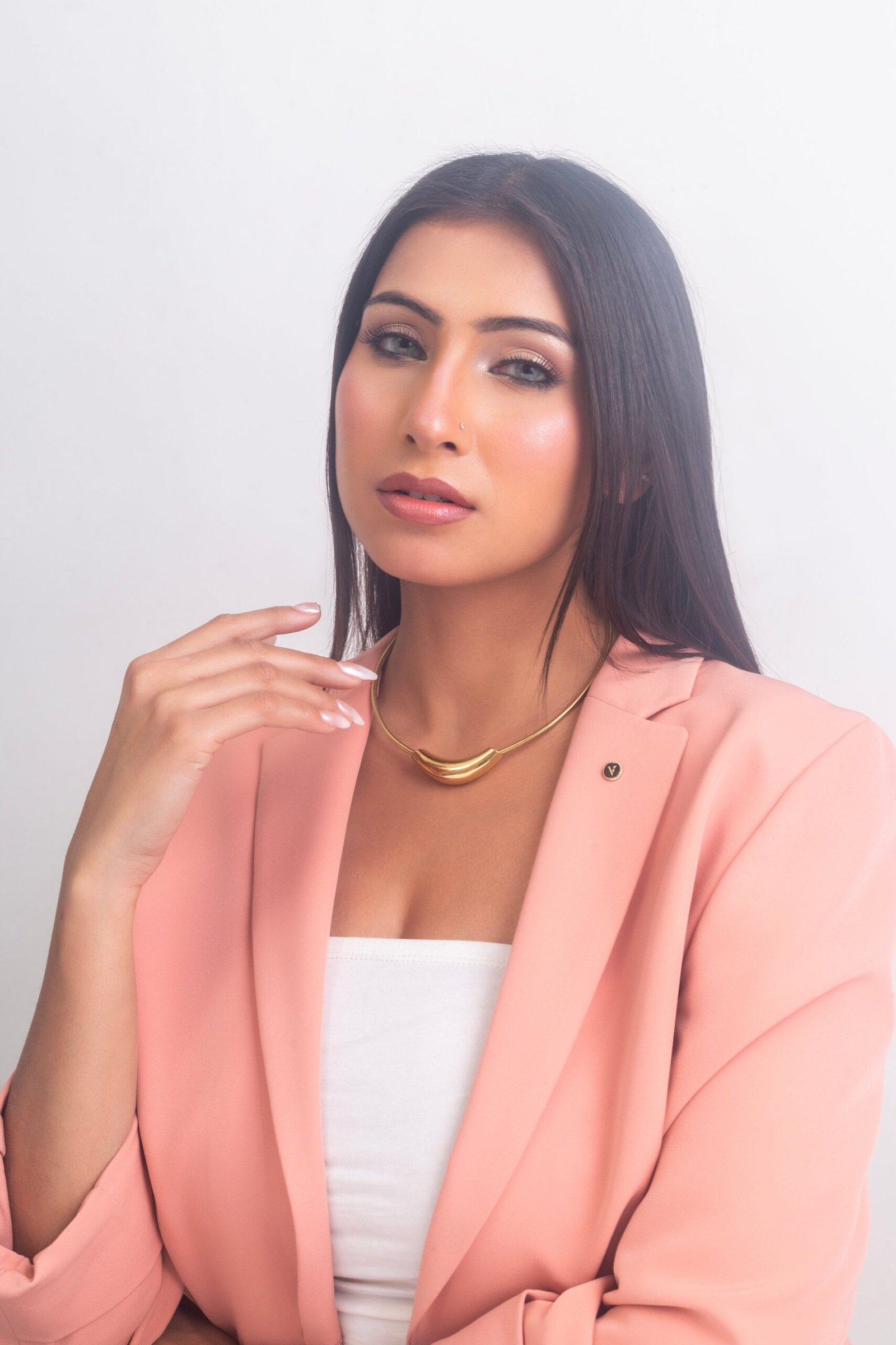 UNIHLC Golden Curve Necklace - Image 2