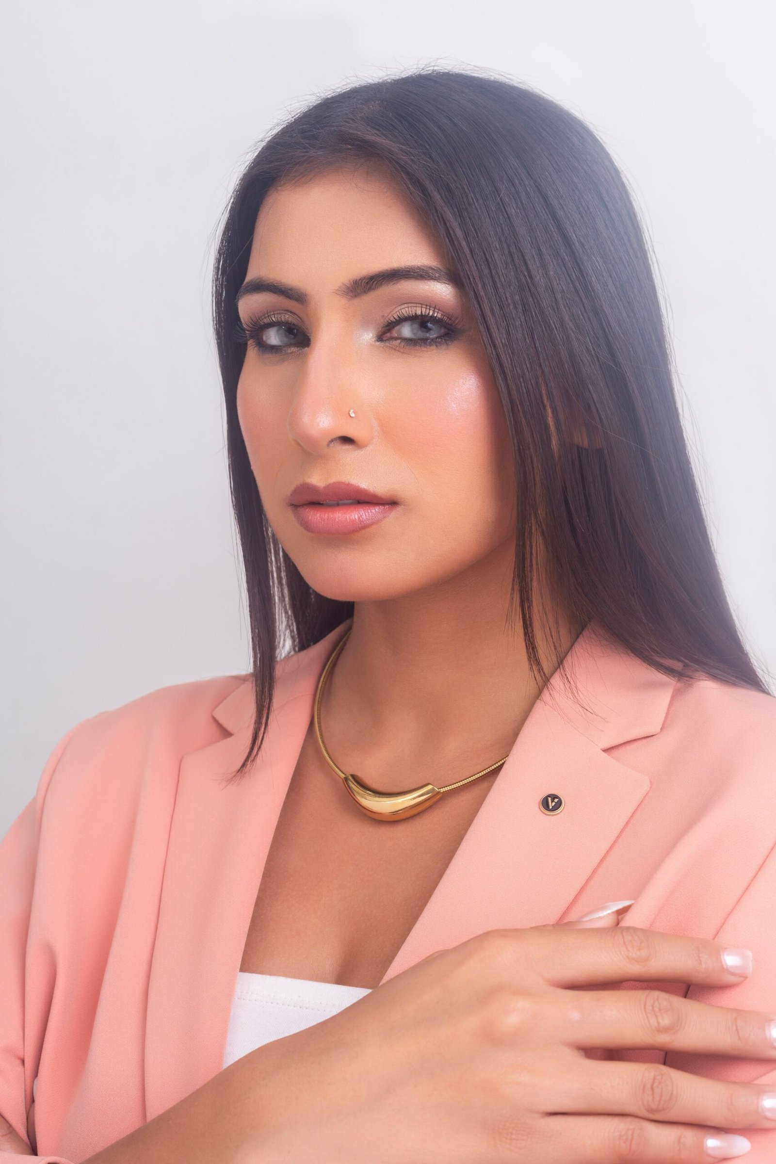 UNIHLC Golden Curve Necklace - Image 4
