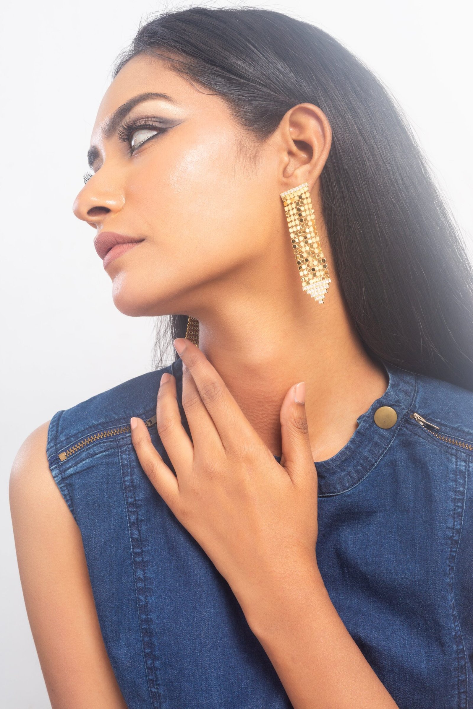 UNIHLC Gold Dangling Earrings - Image 2