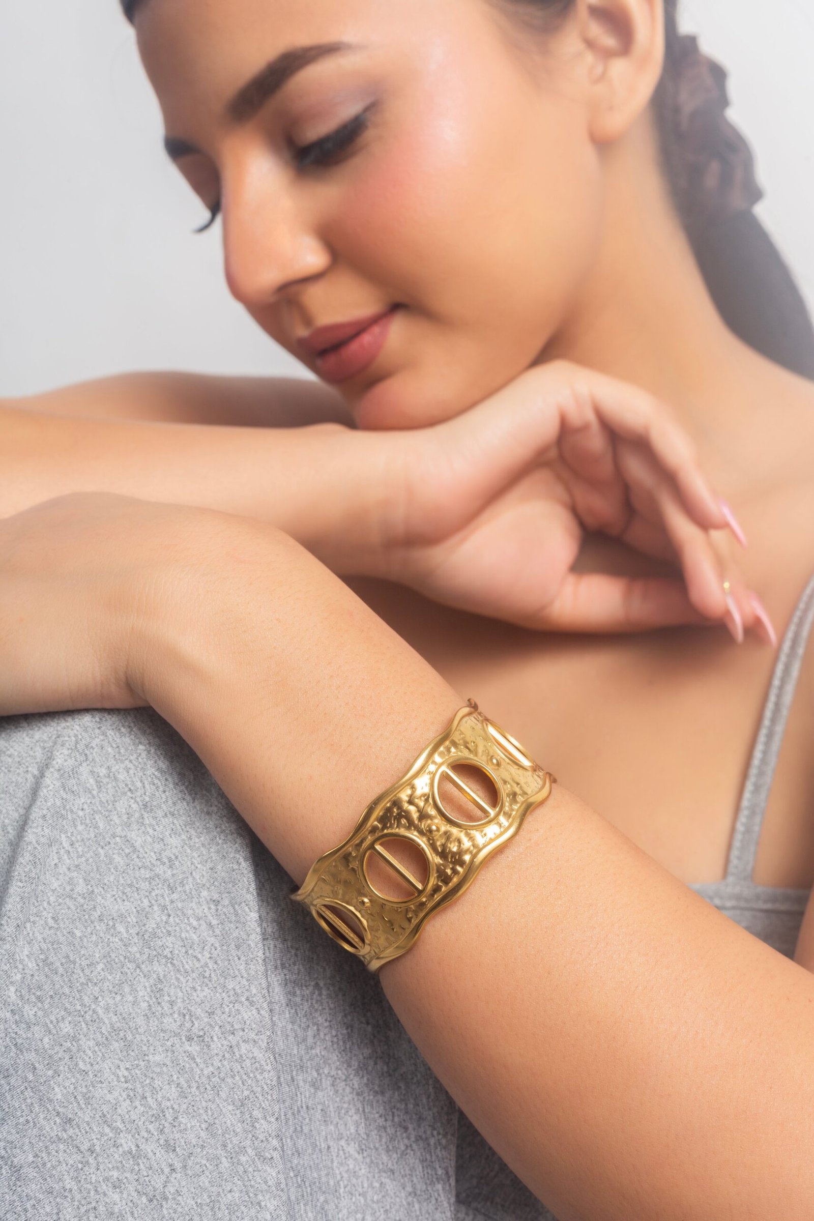 UNIHLC Bold Round Bangle - Image 2