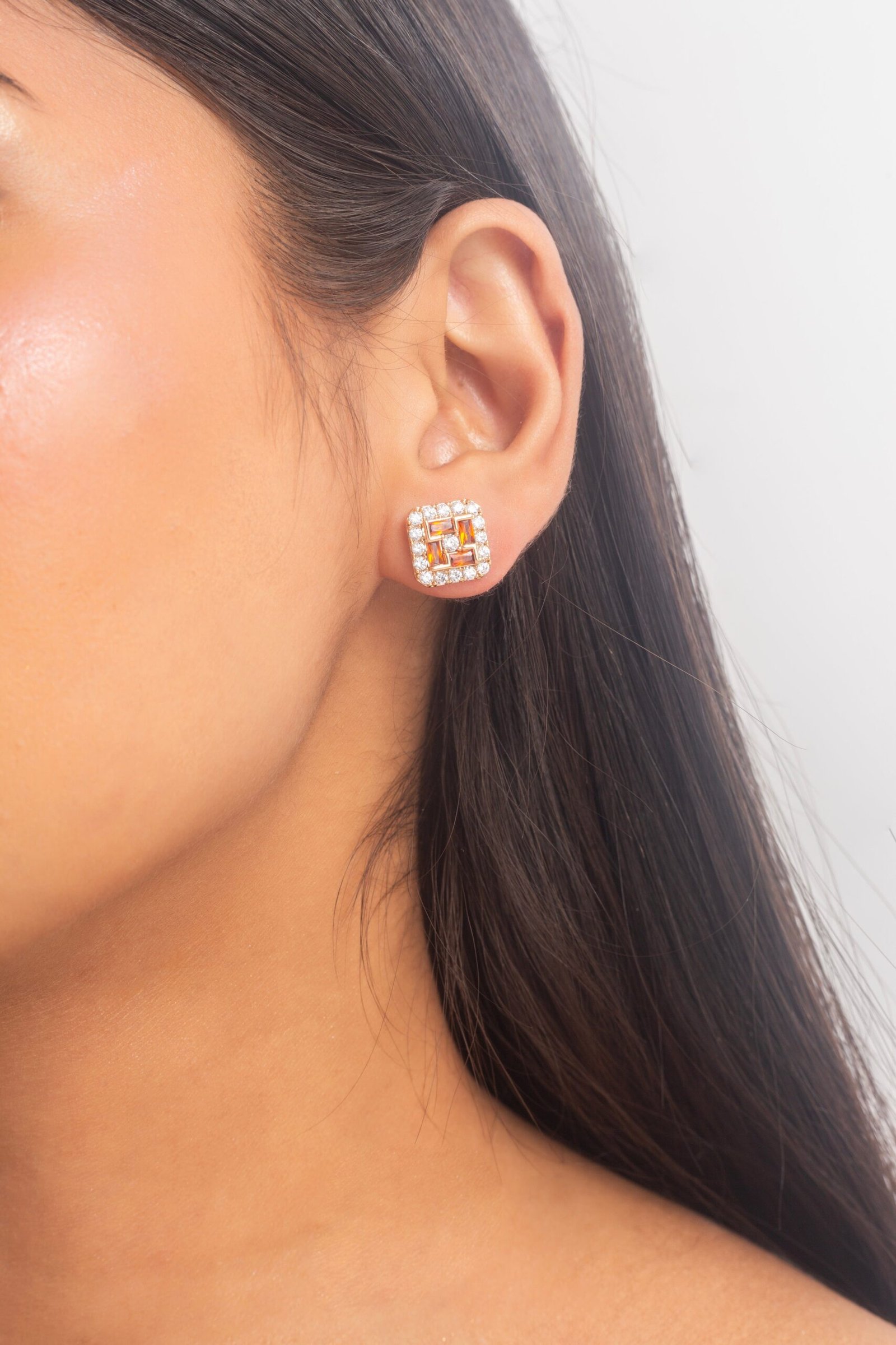 UNIHLC Diamond Square Studs