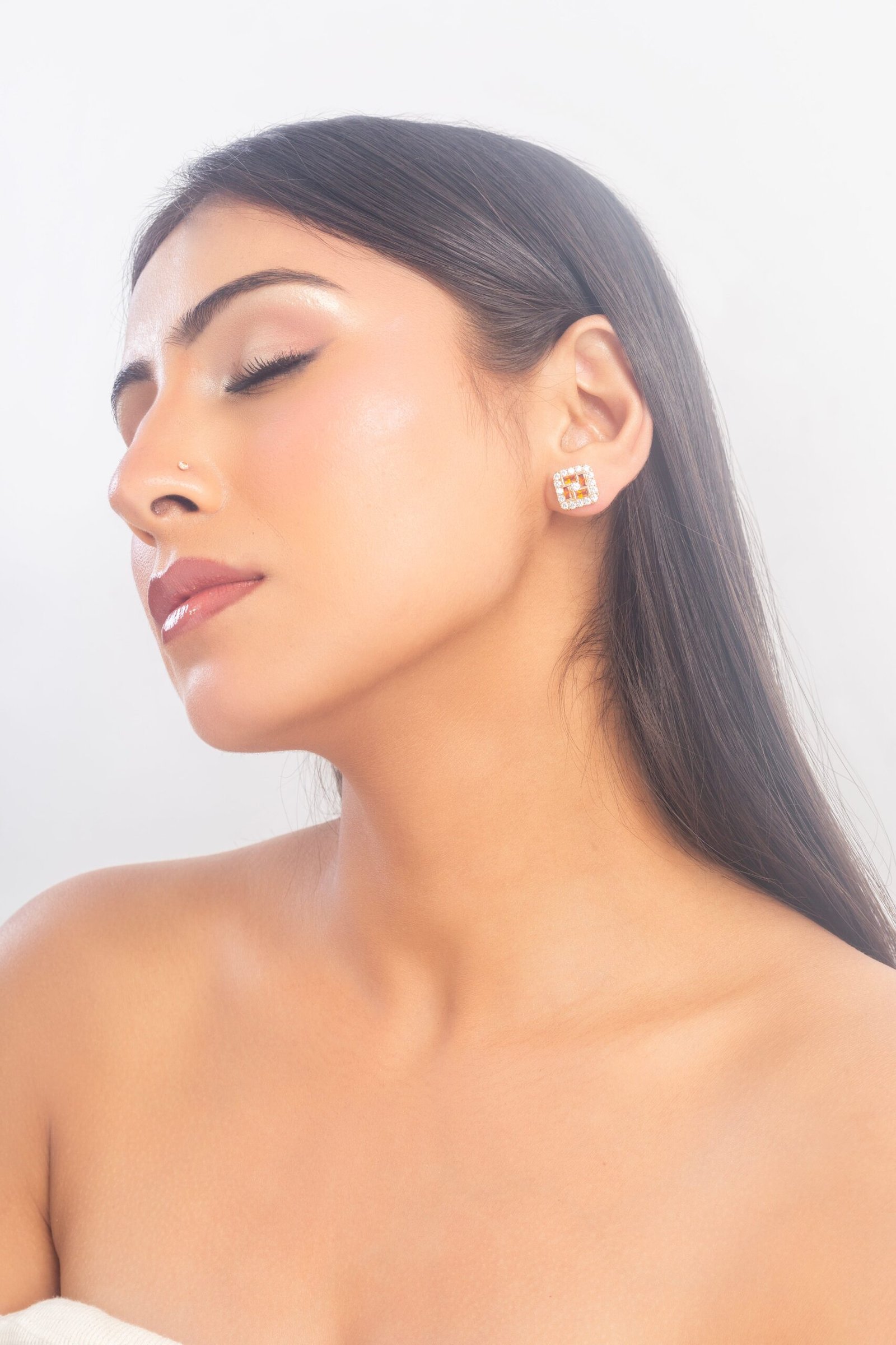 UNIHLC Diamond Square Studs - Image 3