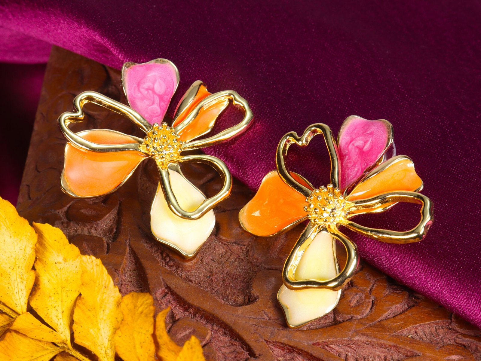 UNIHLC Colorbloom Studs